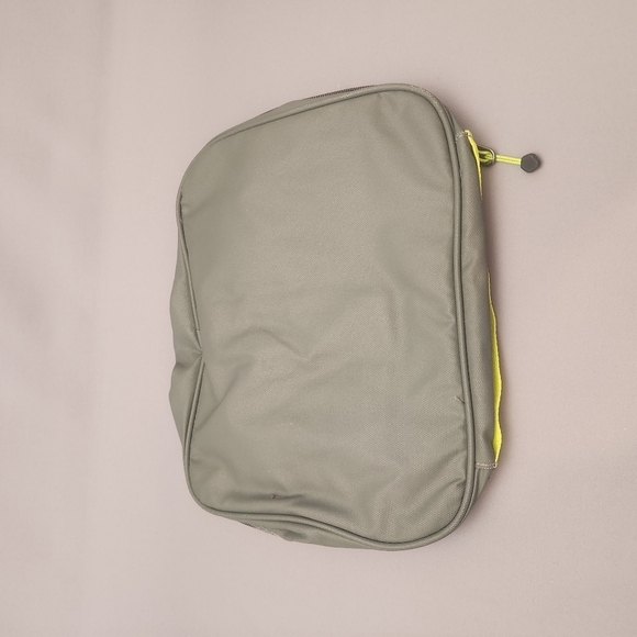 Sharper Image Cable / Electronics Zip Pouch - EUC - Picture 2 of 3